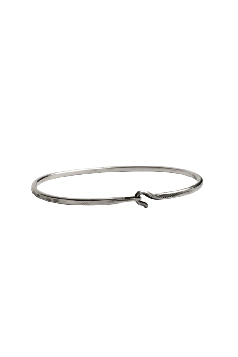 Tool Traces Side Hook Bangle