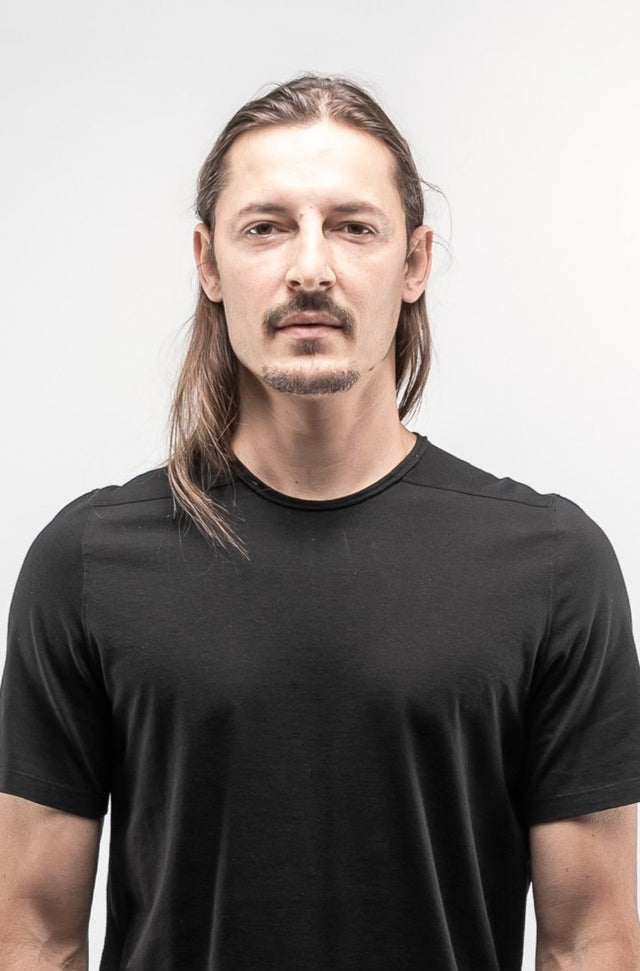 Level Tee Black