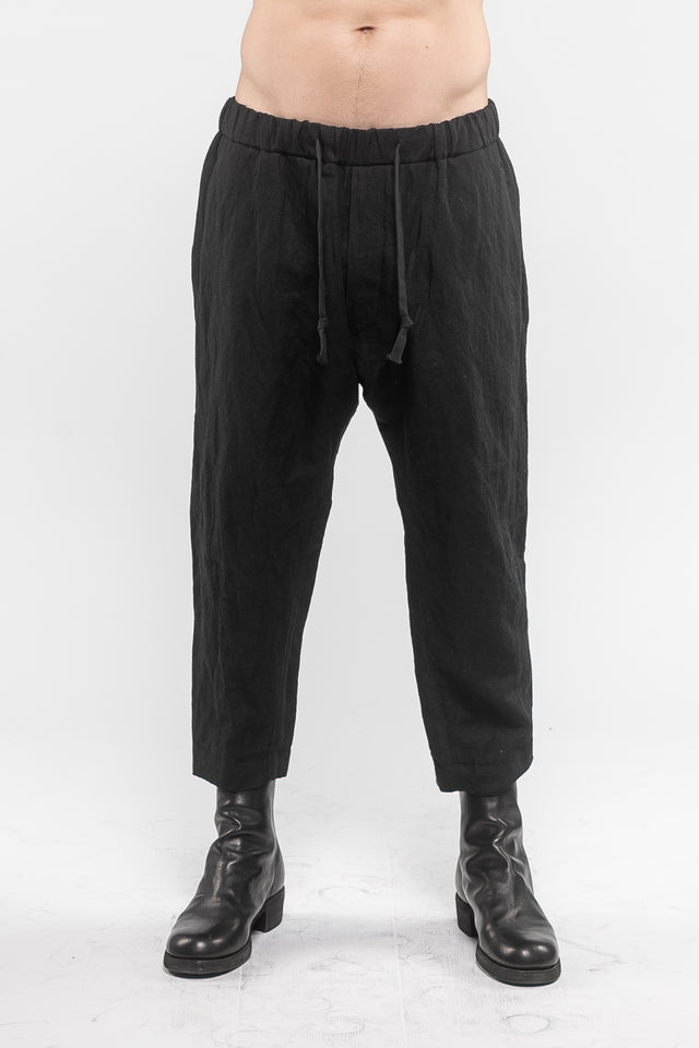 Tapered Drawstring Pant 04